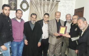 التواصل الجماهيري للجهاد تزور عائلة أبو حصيرة