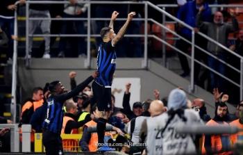 مهاجم نادي انتر ميلان الإيطالي ماورو إيكاردي سجل الهدف الوحيد في ديربي ميلانو