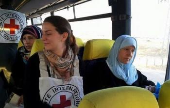 الصليب الأحمر خلال زيارات أهالي الأسرى - أرشيف