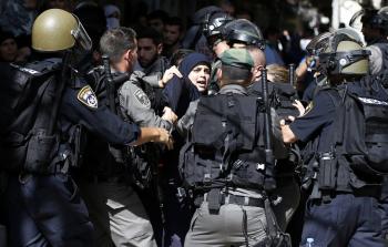 اعتقال فتاة من قبل الاحتلال بالقرب من المسجد الأقصى