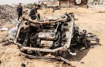 الاحتلال يقصف سيارة أحد قادة الطائرات الورقية في غزة