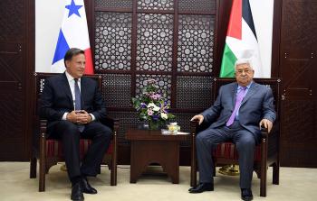 الرئيس محمود عباس يعقد جلسة مباحثات مع نظيره البنمي