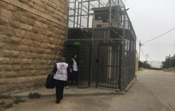 قوات الاحتلال الإسرائيلي تمنع طاقما طبيا من دخول تل الرميدة وسط الخليل
