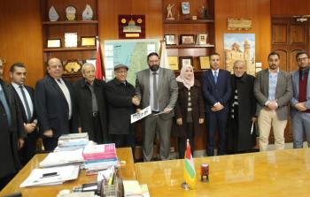 بلدية غزّة والمحامين أثناء توقيع مذكرة تفاهم