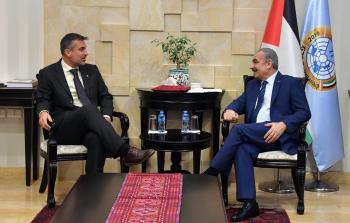 رئيس الوزراء محمد اشتيةيستقبل مدير منظمة اوكسفام العالمية في فلسطين شين ستيفنسون