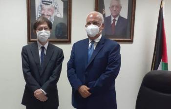 صائب عريقات مع ماياسوكي ماجوشي خلال اللقاء اليوم