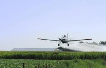 طائرات الاحتلال تحرق آمال مزارعي حدود غزة