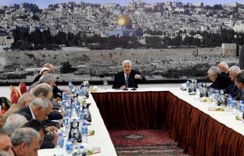 الرئيس الفلسطيني محمود عباس خلال اجتماع القيادة