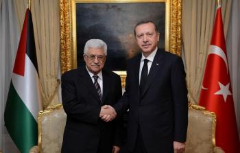 الرئيس الفلسطيني محمود عباس ونظيره التركي رجب طيب أردوغان