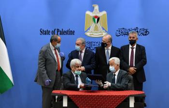 اشتية خلال إطلاق مشروع التأهيل والتشغيل في مجال السلامة والصحة المهنية وضبط الجودة للمهندسين