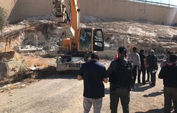  الاحتلال يرغم عائلة على هدم منزلها في المكبر شرقي القدس