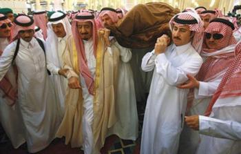 جنازة اللواء عبدالعزيز الفغم حارس الملك سلمان في السعودية - أرشيفية -