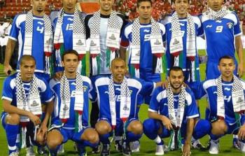  لاعبو المنتخب الكويتي يرتدون الكوفية الفلسطينية قبل لقائهم أمام السعودية 
