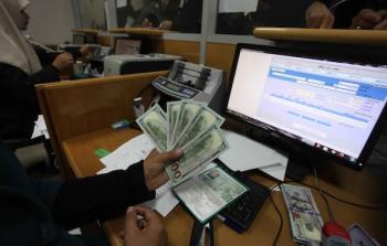 صرف المنحة القطرية 100 دولار في غزة