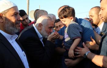 هنية يؤدي صلاة العيد في مخيم العودة شرق غزة