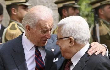 الرئيس عباس خلال لقاء سابق مع جو بايدن