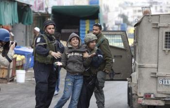 جنود الاحتلال يعتقلون طفلاً فلسطينياً
