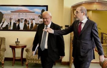 صائب عريقات مع وزير الخارجية الأردني