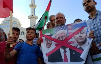 الديمقراطية تنظم مسيرة جماهيرية رفضاً للتطبيع وخطة الضم