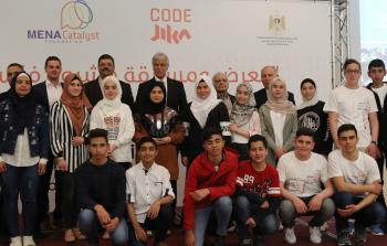 الطلبة الفائزين بمسابقة مشروع فلسطين تبرمج