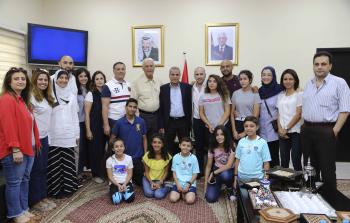  قلقيلية : المحافظ يلتقي وفدا من المغتربين الفلسطينيين ويطلعهم على واقع المحافظة