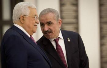 رئيس الوزراء محمد اشتيه والرئيس محمود عباس - أرشيفية.
