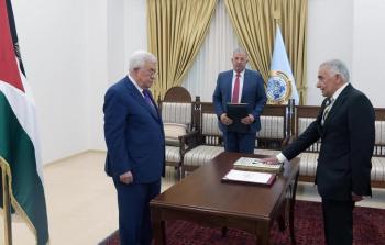 المستشار عيسى أبو شرار يؤدي اليمين القانونية أمام الرئيس محمود عباس