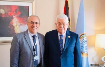 الرئيس عباس و السفير الفرا