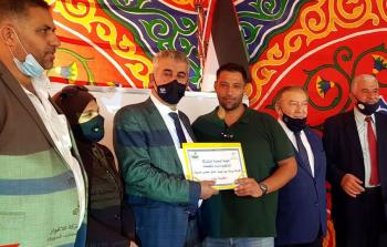 الحكم المحلي تسلم أول مجموعة رخص بناء في الأغوار الشمالية