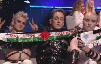 فريق آيسلندي يرفع العلم الفلسطيني