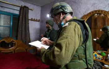 جيش الاحتلال يأخذ قياسات منزل فلسطيني