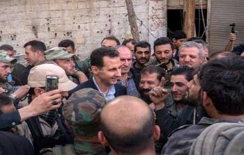 بشار الأسد وسط عناصر من الجيش السوري