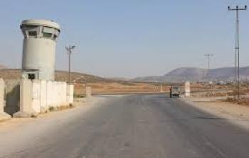 الاحتلال يغلق حاجز بيت فوريك شرق نابلس