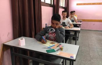 طلاب يؤدون امتحانات الثانوية العامة في غزة - توجيهي