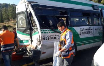حادث سير بين حافلة فلسطينية وأخرى إسرائيلية  على طريق رام الله- نابلس