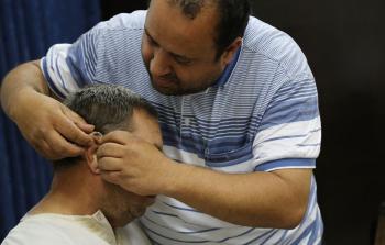 محافظة أريحا والأغوار تقدم سماعات طبية لذوي الاعاقة السمعية مجانًا بالتعاون مع جمعية الدفاع عن الاقصى