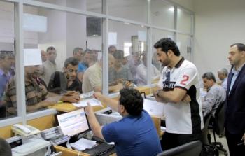 الحردان يتفقد مراكز توزيع المنحة القطرية في غزة اليوم