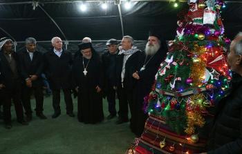إضاءة شجرة عيد الميلاد بالخان الاحمر