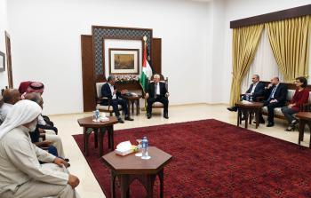 الرئيس عباس يدعو أهالي الخان الأحمر للثبات والصمود