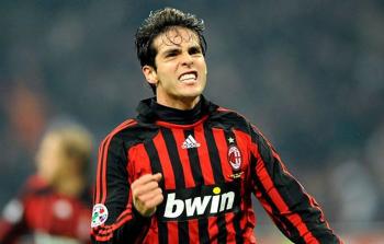 شاهد سيلفي يتسبب بإيقاف مباراة شارك بها النجم البرازيلي كاكا 