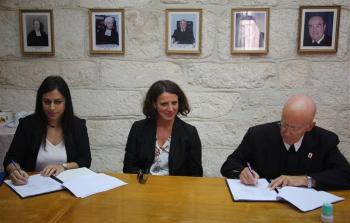 جامعة بيت لحم توقع مذكرة تفاهم مع مؤسسة المساعدات الطبية للفلسطينيين