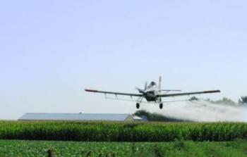 طائرة إسرائيلية ترش مبيدات حشرية مسرطنة قرب غزة -ارشيف-