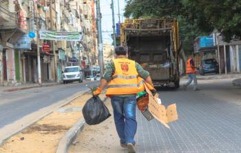 عمال بلدية غزة