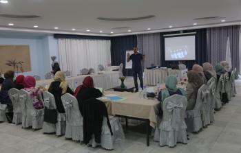 فلسطينيات تبدأ تدريباً حول 