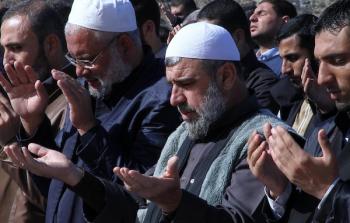 سكان غزة يؤدون صلاة الاستسقاء طلبا لنزول المطر