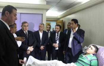 سفير فلسطين في مصر يزور الجرحى في مستشفى الهرم التخصصي
