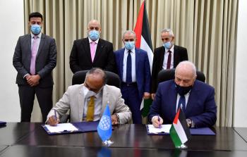  اشتية يعلن عن توقيع اتفاقية مع البنك الدولي بقيمة 30 مليون دولار