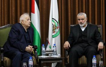 لقاء بين رئيس حركة حماس إسماعيل هنية مع رئيس لجنة الانتخابات حنا ناصر - أرشيفية