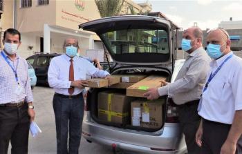 الصحة بغزة تتسلّم 10 أجهزة طبية لصالح مرضى كورونا