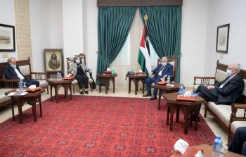 الرئيس عباس يلتقي وزيرة الصحة مي الكيلة
